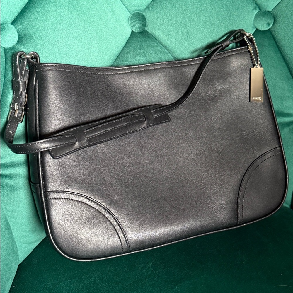 Coach Black Messenger Leather Shoulder Bag with Chain Accent Vintage Y2K